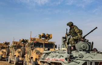 Thổ Nhĩ Kỳ và lực lượng nổi dậy bất ngờ tấn công vào Bắc Syria