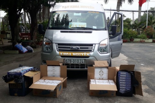 Bắt 2 ôtô khách Vạn Khoa Nguyên chở thuốc lá lậu