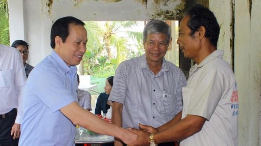 Chủ tịch Hậu Giang thăm gia đình nạn nhân tai nạn giao thông