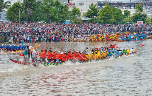 Sôi nổi Lễ hội Oóc Om Bóc - đua ghe ngo Sóc Trăng lần thứ IV khu vực ĐBSCL năm 2019