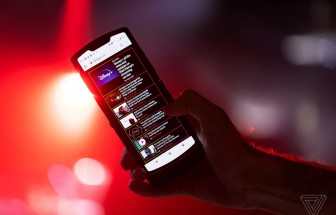 Razr 2019: Đối thủ đáng gờm trên thị trường điện thoại màn hình gập