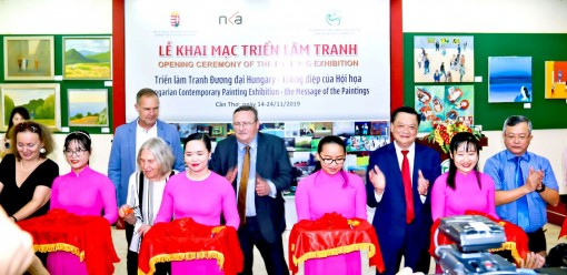 Khai mạc Triển lãm tranh đương đại Hungary tại Cần Thơ