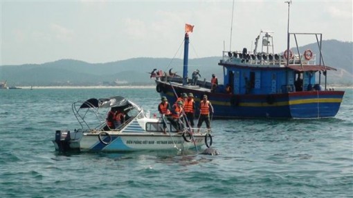 Quảng Trị: Cứu kịp thời 7 ngư dân Nghệ An trên tàu cá bị cháy