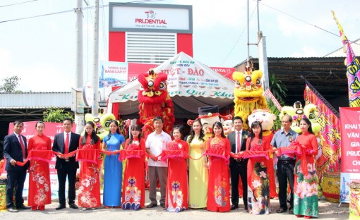 Prudential khai trương Văn phòng giao dịch Chợ Mới