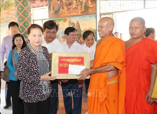 Chủ tịch Quốc hội dự Ngày hội Đại đoàn kết toàn dân tộc tại Trà Vinh