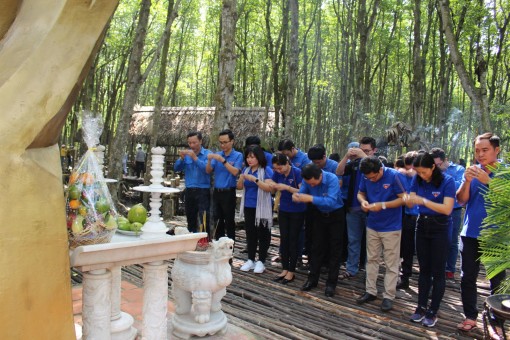 Tuổi trẻ Long An về nguồn tại Chiến khu Rừng Sác