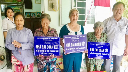 Bàn giao 4 căn nhà Đại đoàn kết trên địa bàn TP. Long Xuyên