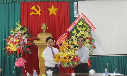 Lãnh đạo tỉnh Tiền Giang thăm và chúc mừng Ngày Nhà giáo Việt Nam