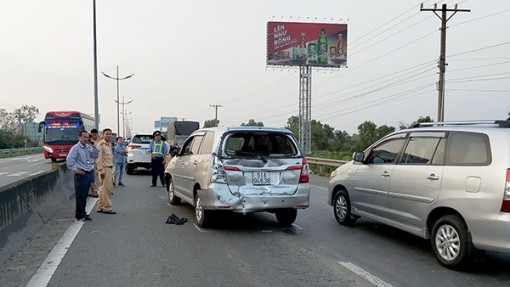 Va chạm xe liên hoàn trên cao tốc TP.HCM – Trung Lương