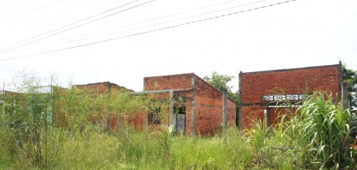 Long An: Hàng trăm nhà vượt lũ bị bỏ hoang nhiều năm