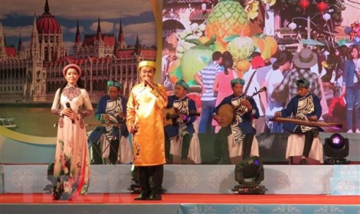 Liên hoan đờn ca tài tử Nam Bộ ba tỉnh Bạc Liêu-Sóc Trăng-Cà Mau