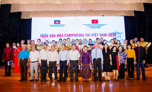 Đoàn nghệ thuật quốc gia Campuchia biểu diễn tại An Giang