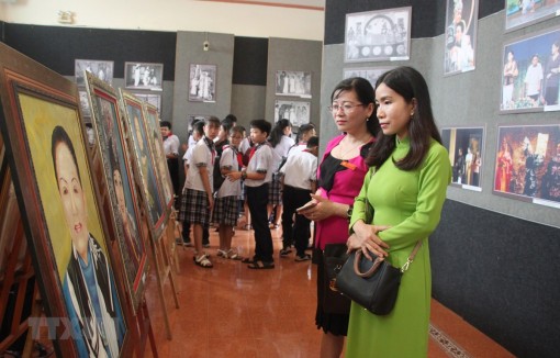 Trưng bày chuyên đề “Từ đờn ca tài tử đến sân khấu cải lương Nam Bộ”