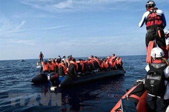 Giải cứu gần 400 người di cư bất hợp pháp ngoài khơi Libya