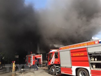 Cháy lớn tại nhà xưởng sản xuất giường, tủ rộng hơn 2.000m<sup>2</sup>