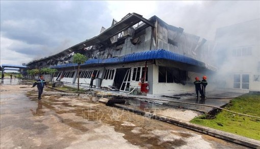 Cháy lớn thiêu rụi nhà xưởng May Nhà Bè tại Sóc Trăng