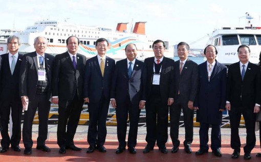 Thủ tướng Nguyễn Xuân Phúc thăm Cảng biển Busan