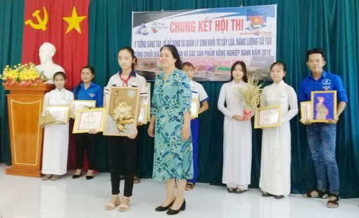 Tận dụng phế phẩm cây lúa làm sản phẩm dự thi