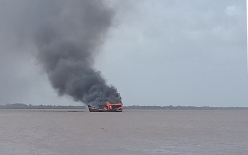 Bến Tre: Cháy 3 tàu cá đang neo đậu, thiệt hại hơn 12 tỷ đồng