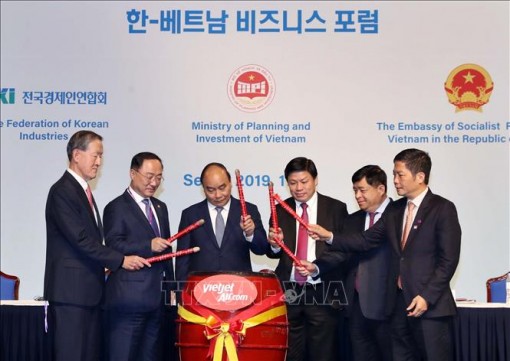 Thủ tướng Nguyễn Xuân Phúc dự Diễn đàn Doanh nghiệp Việt Nam - Hàn Quốc