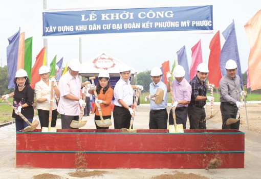 Những căn nhà đón Tết