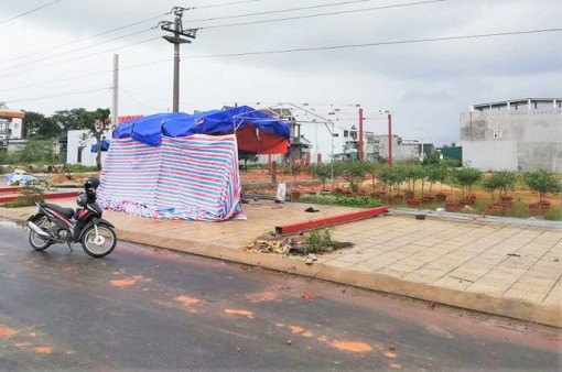 Cẩu khung sắt, 11 công nhân bị điện giật thương vong