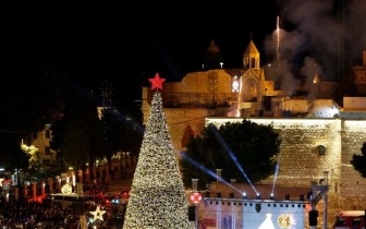 Thắp sáng cây thông ở Bethlehem, chính thức bắt đầu mùa Giáng sinh