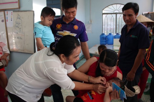 Long An đồng loạt bổ sung vitamin A liều cao cho trẻ