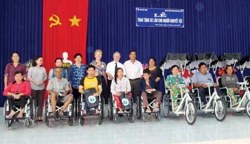 Chăm lo cho người khuyết tật