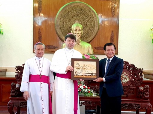 Lãnh đạo thành phố Cần Thơ tiếp đại diện Tòa thánh Vatican tại Việt Nam