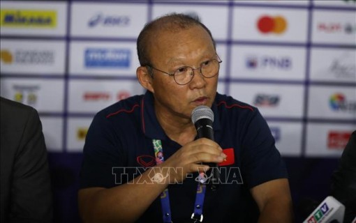 HLV Park Hang-seo lý giải về việc chọn Văn Toản thay Tiến Dũng
