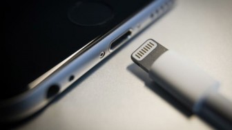 Apple sẽ chia tay cổng Lightning và dùng sạc không dây cho iPhone?