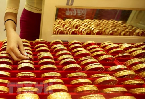 Giá vàng cuối tuần giảm mạnh