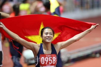 Đánh bại VĐV nhập tịch của chủ nhà, Lê Tú Chinh giành HCV 100m