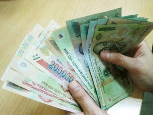 Từ 2021, lương của chồng có thể được chuyển thẳng vào tài khoản vợ