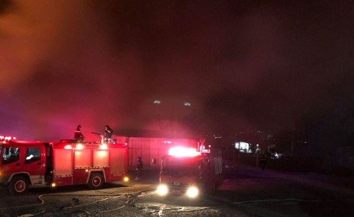 Cháy lớn thiêu rụi xưởng mút ở Long An