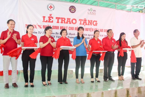 Trao tặng 200 giếng nước và quà tại Cù Lao Dung