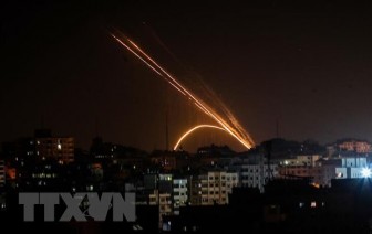 Israel không kích một nhà máy vũ khí do Hamas kiểm soát