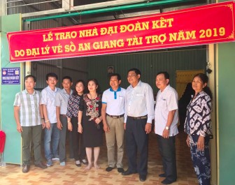 An Phú: Trao 80 căn nhà Đại đoàn kết cho hộ nghèo