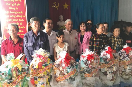 Chăm lo Tết cho người nghèo