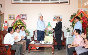 Chủ tịch UBND tỉnh Nguyễn Thanh Bình thăm, chúc mừng Giáng sinh tại Hội thánh Tin lành Núi Sập