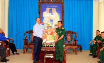 Chủ tịch UBND tỉnh Nguyễn Thanh Bình thăm, chúc mừng 75 năm ngày thành lập Quân đội nhân dân Việt Nam