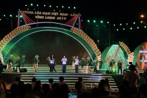 Trên 140.000 lượt khách đến tham quan, mua sắm tại Festival Lúa gạo