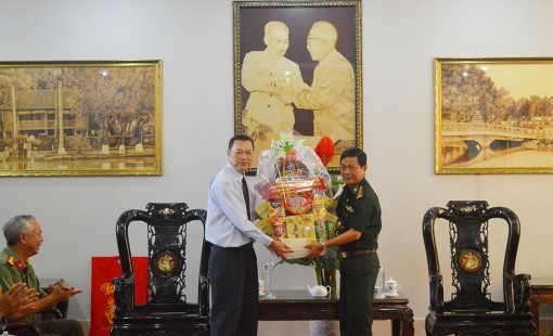Phó Bí thư Thường trực Tỉnh ủy Võ Anh Kiệt thăm Lữ đoàn 6 Pháo binh và Bộ Chỉ huy Bộ đội Biên phòng tỉnh