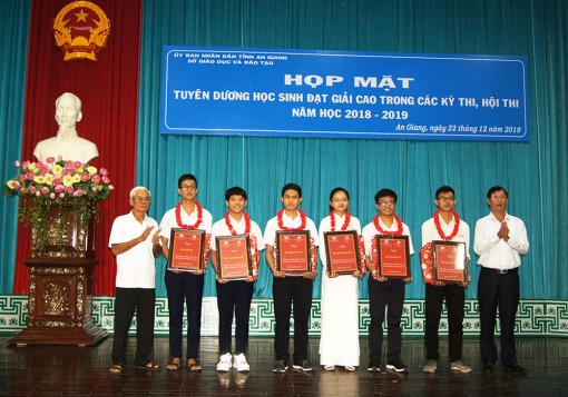 Tuyên dương 161 học sinh đạt thành tích cao trong các kỳ thi
