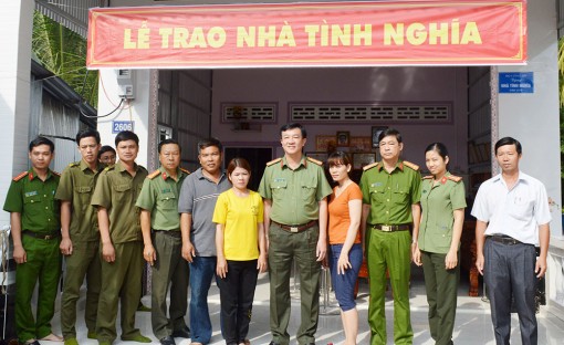 Những việc làm nhân văn của Công an An Phú