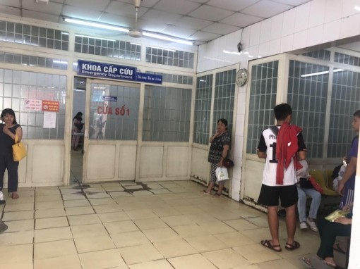 Nam bệnh nhân nổ súng tự sát tại bệnh viện đã tử vong