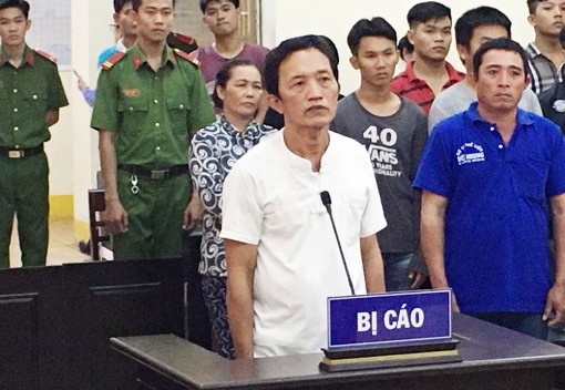 Dùng hung khí nguy hiểm đánh người