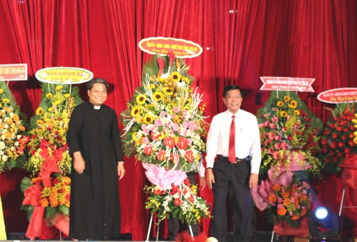 Lãnh đạo tỉnh Long An dự Lễ Giáng sinh 2019 tại Giáo xứ Tân An