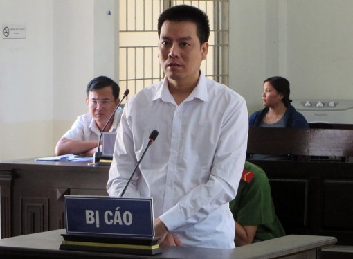 Sử dụng giấy tờ giả  lừa đảo chiếm đoạt tiền tỷ